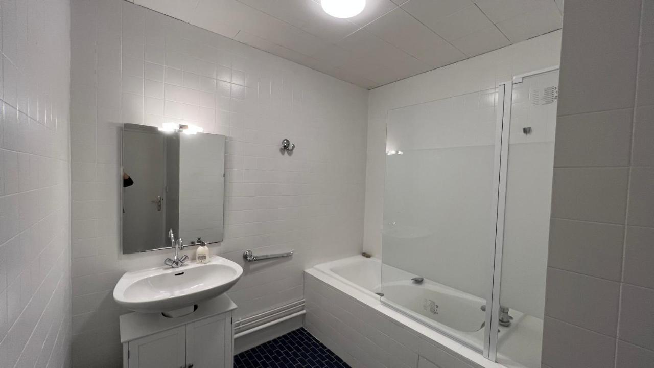 Appartement T4 70M2 - Meuble - Centre Ville - Proche Thermes Lons-le-Saunier Bagian luar foto